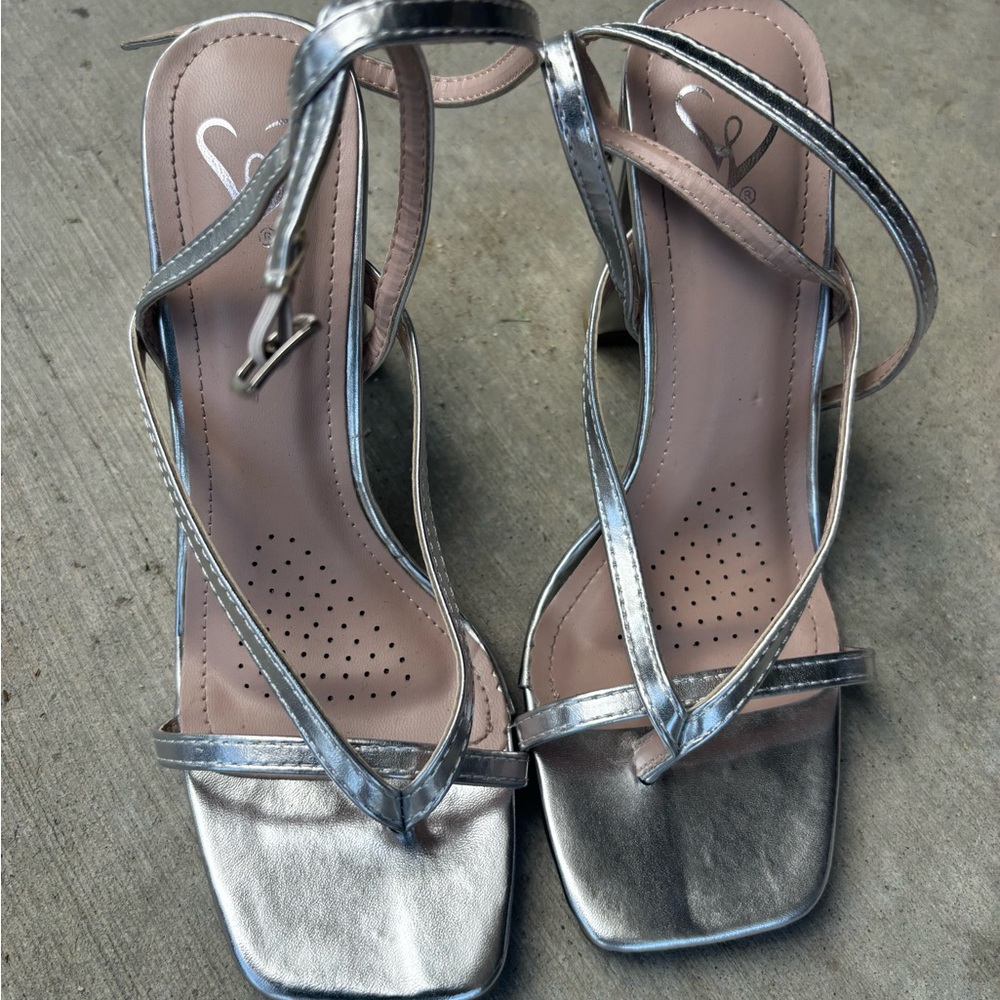 Windsor Silver Heels Elegant Minimalist Design